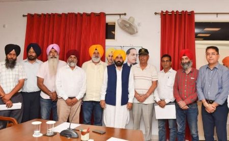 Punjab Chief Minister Bhagwant Singh Mann with Mattewara project protesters after announcing cancellation of the industrial project in July 2022