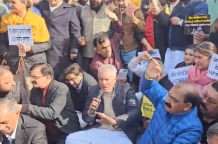 Sunil Jakhar leads BJP protest against Kejriwal’s role in Punjab