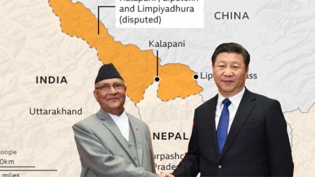 Former Nepal PM KP Sharma Oli with Chinese President Xi Jinping (file photo).