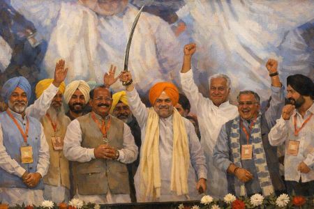 Amit Shah with party leaders during the BJP’s Badlaav Rally in Moga.